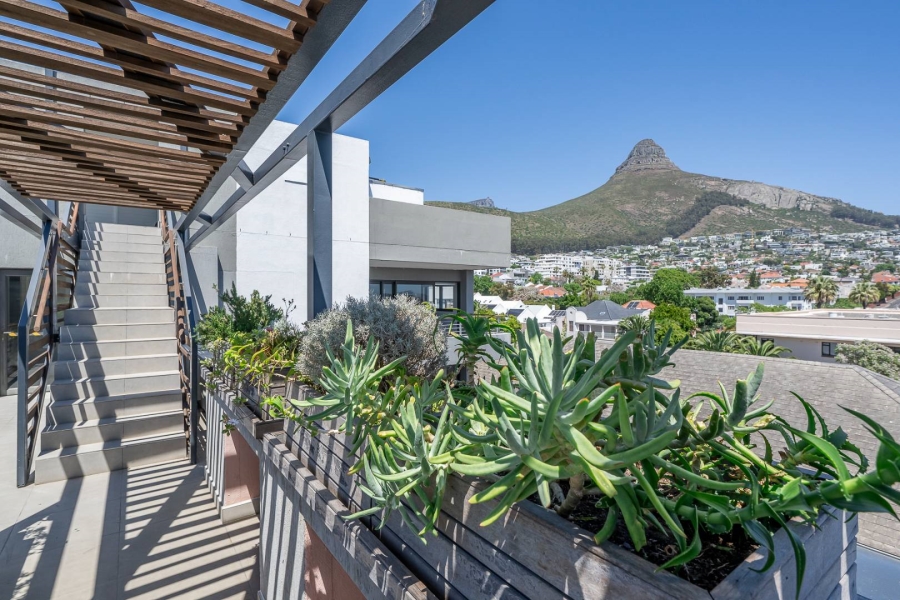 2 Bedroom Property for Sale in Sea Point Western Cape